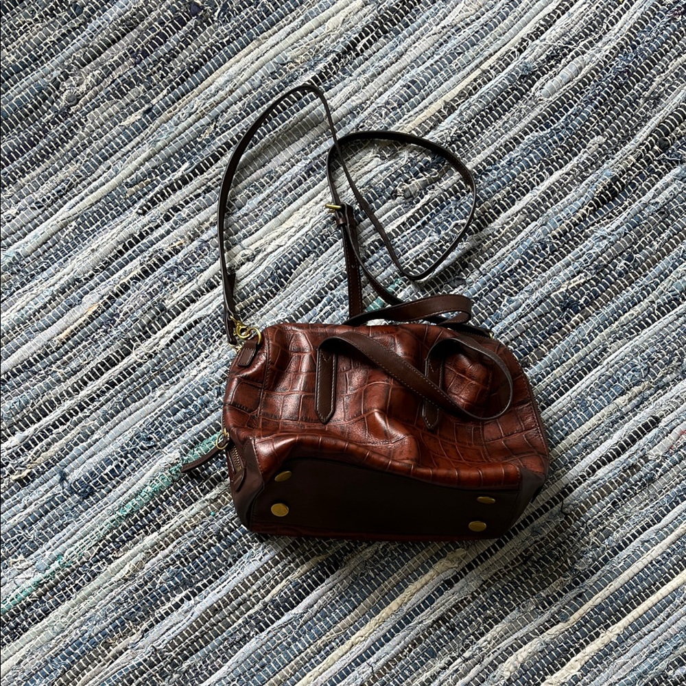 Fossil Brown Leather Handbag and Crossbody with Gold Zipper.  Like new.
